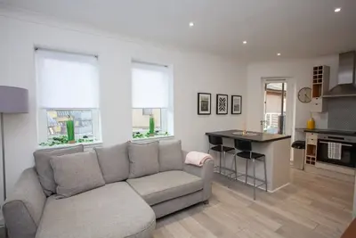 Image de Bright Central Flat with Balcony and Free Parking!
