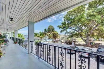 Image de Waterfront condo - close to downtown West Palm Beach