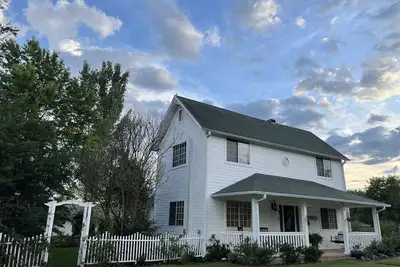 Image de Historical colonial home with Pool, close to park & downtown Mena.