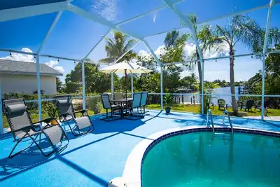 Image de Ellie’s Landing 1 – Chill & Grill Dockside Oasis