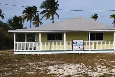 Image de Cheerful one bedroom villa with a patio.