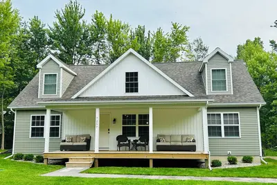 Image de Beautiful House/Close 2 Lake/Beachfront Access/Great for Families/Outdoor Space