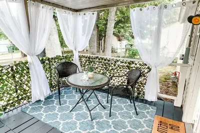 Image de Cozy Queen 2br Bungalow Convenient to Downtown