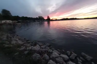Image de 2-bedroom lake view home 18 minutes from Ferris State University