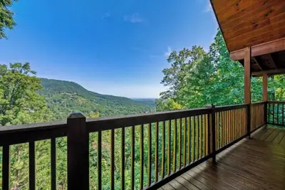 Image de Mountain View 3 bedroom Cabin with Hot Tub!