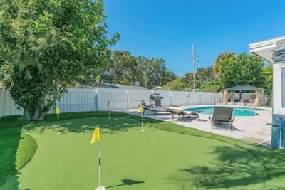 Image de Modern Oasis, Perfect Location Packed W/ Amenities