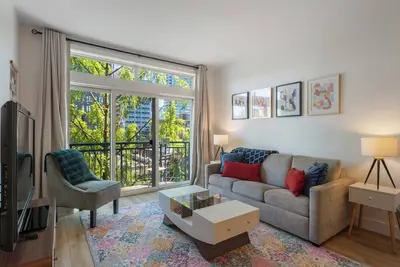 Chic Condo with Space Needle Views Nye Fireworks!