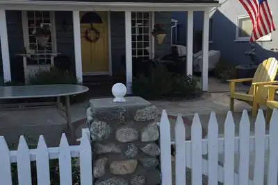 Image de Sunny California Beach Cottage just 3 minute walk to sand and shops!