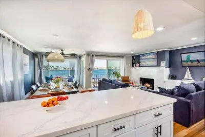 Image de Beachfront on the Bay- penthouse on the sand