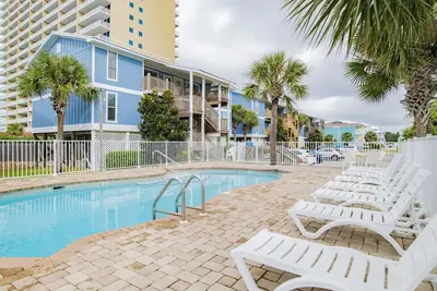 Image de Family Friendly Condo. You get beach, lagoon and pool!