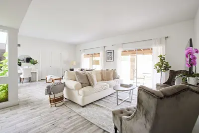 Image de Old Town luxury condo with heated pool