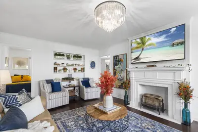 Image de Chic Downtown Home (4/2) And Guest Home (1/1)