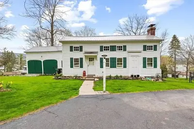 Image de Large stunning views classic rennovated farmhouse