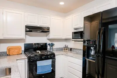 Image de Downtown on Township! 6 min From UofA! Walkable amenities!