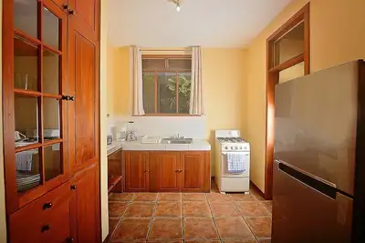 Image de Beautiful downtown oasis, with a pool & walking distance to the beach