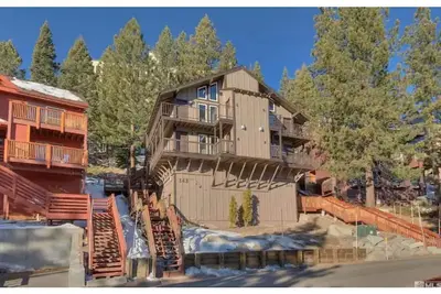 Image de Modern Heavenly Ski-In Ski-Out Condo