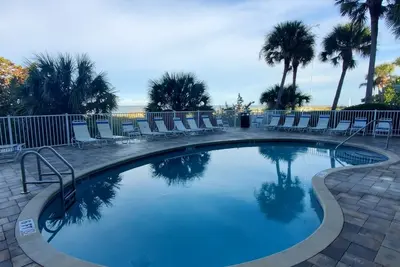 Image de Beachfront escape with postcard sunsets