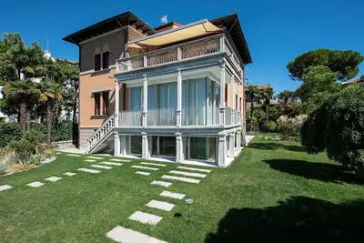 Image de Ca' delle Contesse - entire Liberty style villa on lagoon with private docking