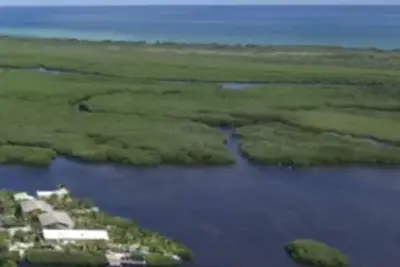 Image de New oceanside Florida Keys canal home with pool minutes from the ocean Key Largo