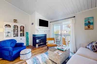 Image de Cozy condo with golf course views, washer/dryer, & central Ac
