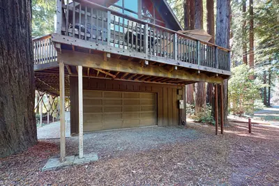 Image de Waterfront home by golf course with W/D & full kitchen - dog-friendly