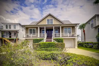 Image de Fantastic getaway with private pool, deck, game room, Ac & fast WiFi