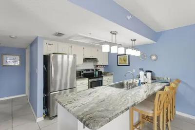 Image de 🌅 Spacious 2-Bedroom Corner Condo with Wraparound Patio & Intracoastal Views