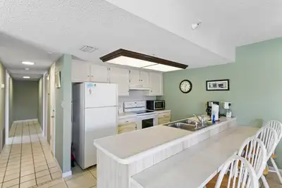 Image de 🌴 Fifty Gulfside Corner Condo – 2br/2ba with Wraparound Balcony & Dual Water Views - Indian Rocks Beach