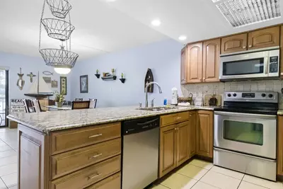 Image de 🌊 Intracoastal View Condo – Unit #202 2br/2ba Nautical Charm & Wildlife Views – Sleeps 6 - Indian Rocks Beach