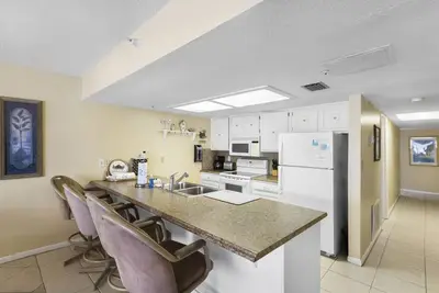 Image de 🌊 Spacious 2br Intracoastal View Condo – Discounted Rate No Balcony, Full Comfort Sleeps 6 – Indian Rocks Beach