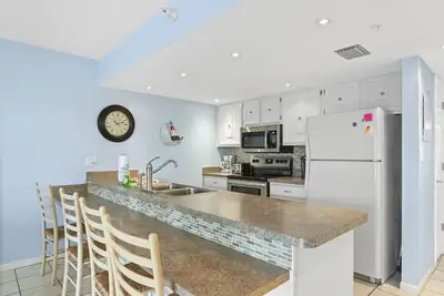 Image de 🌅 Modern 2br Intracoastal View Condo – Sunrise Balcony & Serene Comfort – Sleeps 6 – Indian Rocks Beach