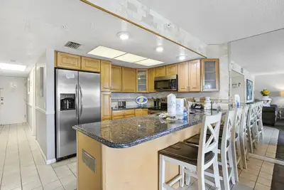Image de 🌅 Sunrise to Sunset – Intracoastal Charm & Beachfront Bliss 2br/2ba Sleeps 6 Fifty Gulfside – Indian Rocks Beach