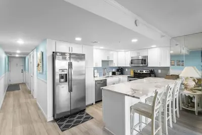 Image de 🌊 Intracoastal Views & Beachside Bliss – Updated 1br Condo 1br/1ba Sleeps 4 Fifty Gulfside – Indian Rocks Beach