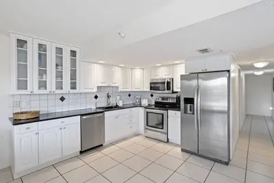 Image de 🌊 Panoramic Water Views – Upgraded 2br Corner Condo 2br/2ba Sleeps 6 Fifty Gulfside – Indian Rocks Beach