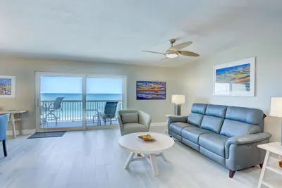 Image de 🌅 Bright Gulf-Front Escape – Stylish 2br Condo with Sunset Balcony 2br/2ba Sleeps 6 Fifty Gulfside – Indian Rocks Beach