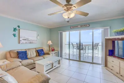 Image de 🌅 Unit #313 – Gulf Front Elegance with 180° Views & Island Comfort 1br/1ba Sleeps 4 Fifty Gulfside – Indian Rocks Beach
