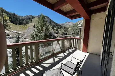 Image de Luxury Basecamp Condo Village at Palisades Tahoe