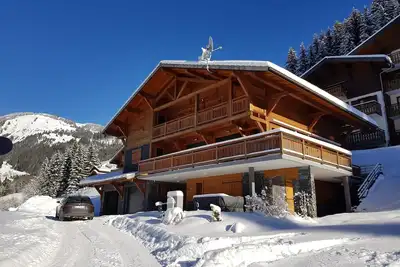 Image de Magnifique Chalet 4* 14/15  personnes très grand confort avec jacuzzi à Châtel