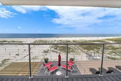 Image de Paradise Pier Is A Gulf Front, Modern Townhome W/Panoramic Views!
