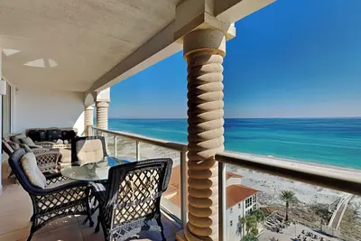 Image de Beach Club 904c | private beach access, pool + free seasonal beach Svc