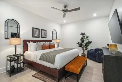 Image de Central Condo with Balcony at The Moderne