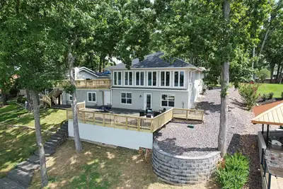 Image de Amazing Decks, Sunsets & Lake Days