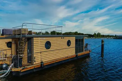 Image de Houseboat Fjord Polaris with bio-sauna and roof terrace in Barth