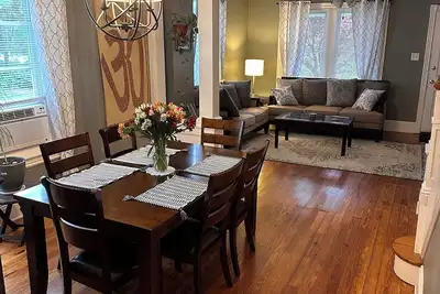 Image de Charming 2br Retreat Near Trails & Parks, Family-Friendly, 7 Min to Lv airport