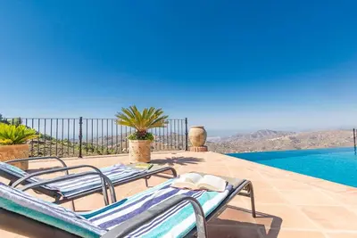 Image de Villa \"Casa La Mirada\" avec vue sur la mer, piscine et Wi-Fi.
