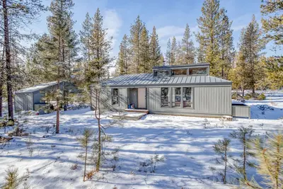 Image de Cozy Sunriver Cabin w/Wood Burning Fireplace, Wifi, and 2 King Beds. Sleeps 4