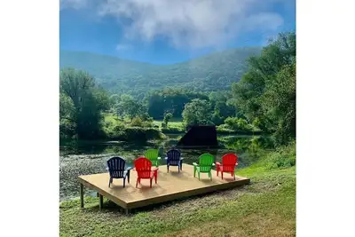 Image de Kayak\/Canoe\/Fish & Relax right from the backyard of this Riverfront 3 B\/R home!