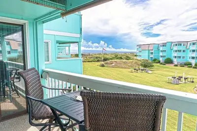 Image de SeaSpray 223, Oceanview Condo in Atlantic Beach, Nc!