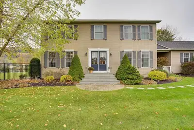 Image de Lakefront Homer Abode w/ Patio & Backyard!