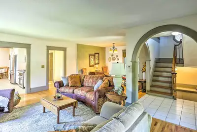 Image de Walk to Dtwn: Historic Gem w/ Deck in Rapid City
